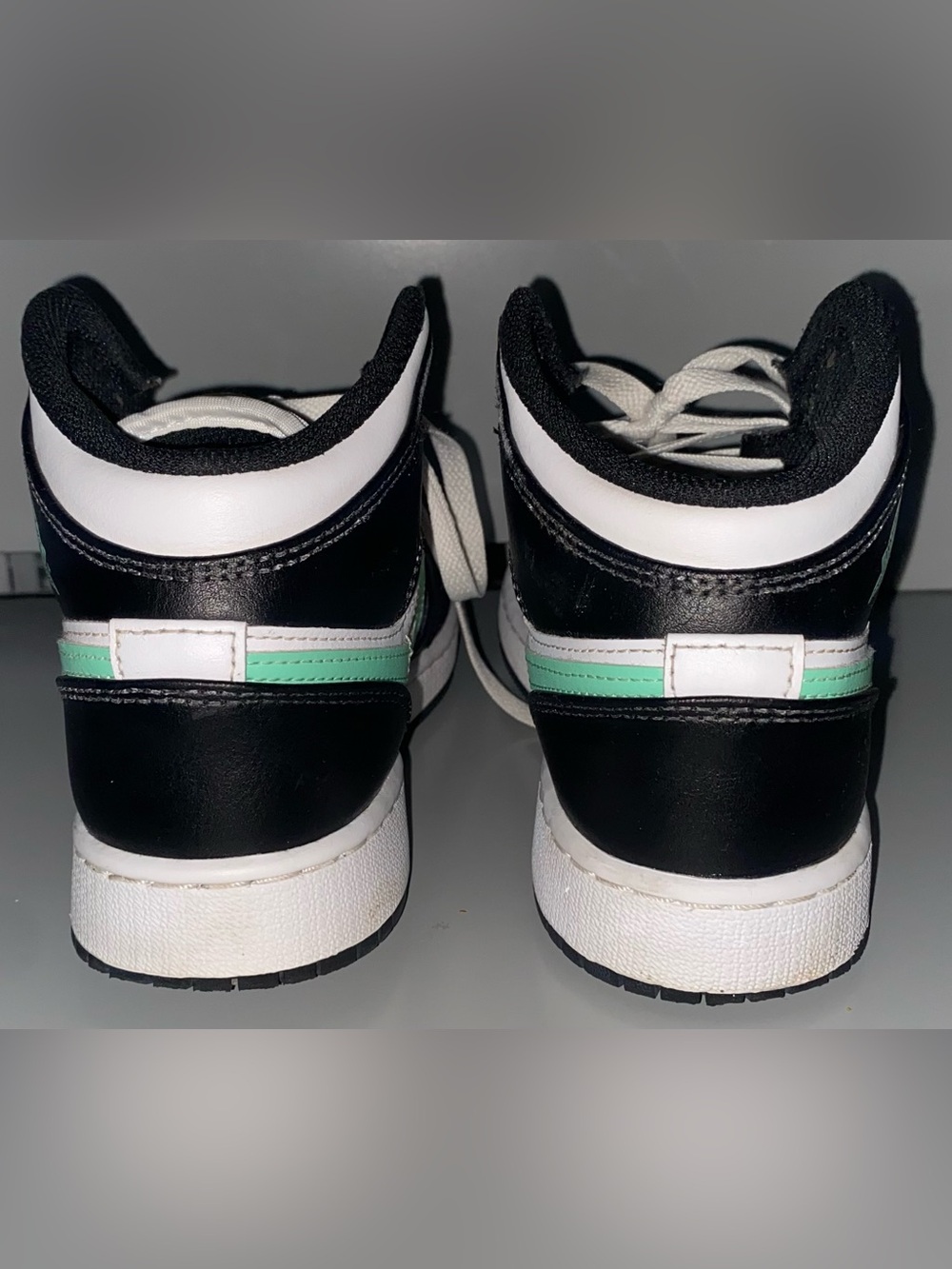 Air Jordan 1 Mid Green Glow size 4Y kids DQ8423-103 - Picture 6 of 8